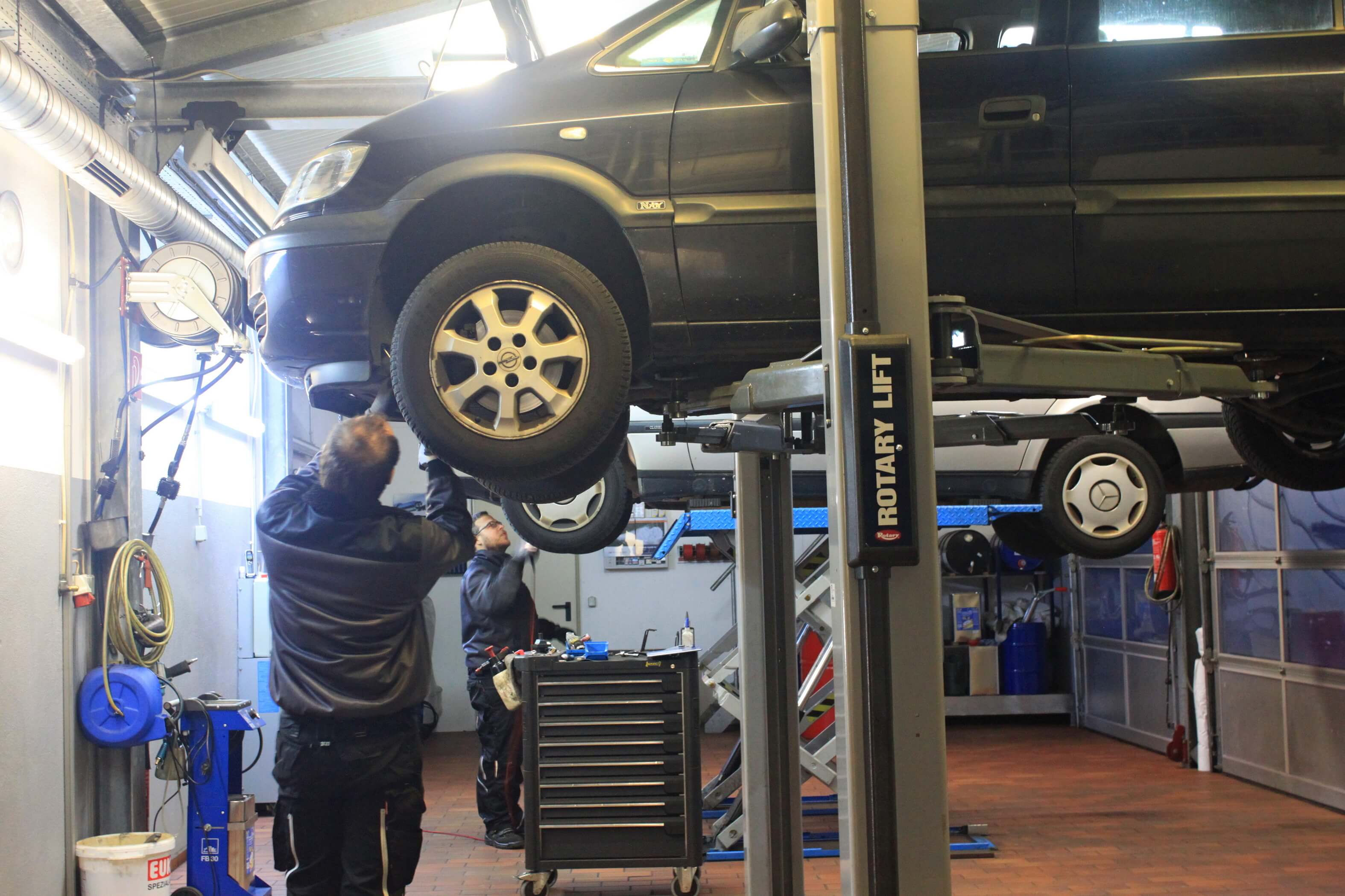 Über uns - KFZ Technik Waldenmaier in Bruchsal - KFZ Werkstatt